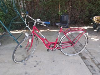 Bicicleta BH clásica mujer roja.  No hago envios. 