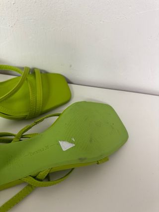 Sandalias Bershka tacón verde talla 36