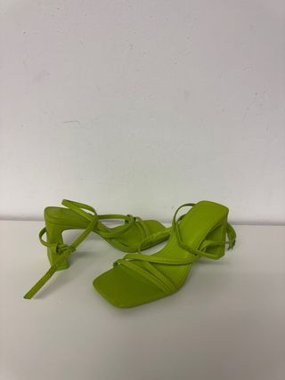 Sandalias Bershka tacón verde talla 36