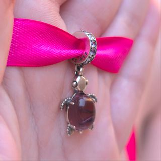 CHARM TORTUGA LILA