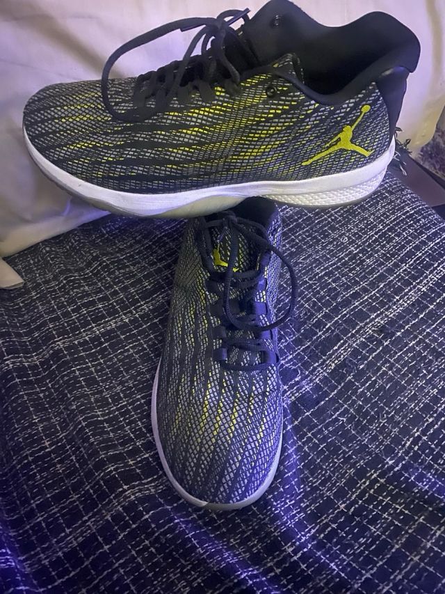 Zapatillas Jordan Negras y Grises