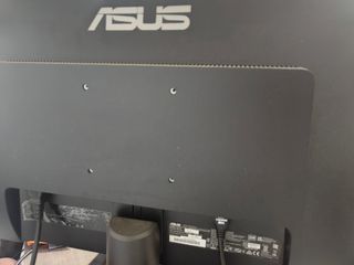 Monitor widescreen Asus da 27", Full HD