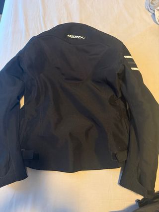 Chaqueta de moto Ixon negra