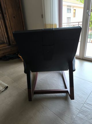 Poltrona Frau in pelle nera