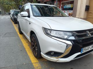Mitsubishi Outlander 2016