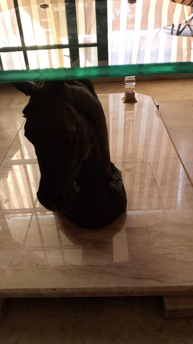 Mesa de salita de cristal y piedra