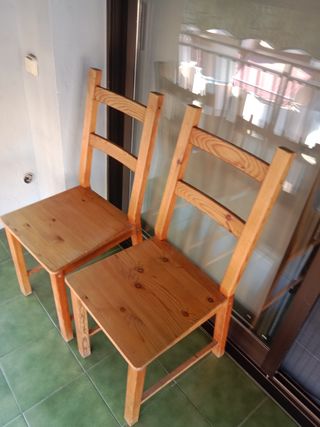 Sillas de madera Ikea (2 unidades)