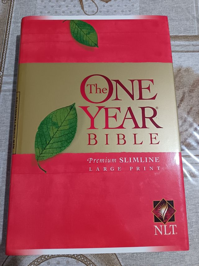 The One Year Bible NLT, Premium Slimline Large ...