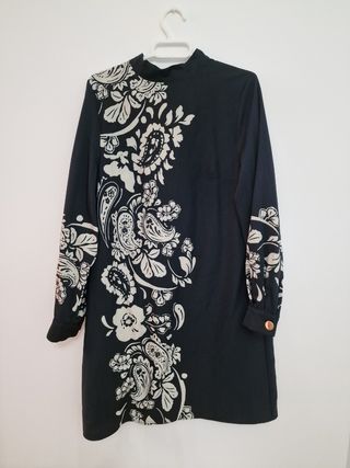 Vestido estampado floral cuello alto