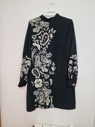 Vestido estampado floral cuello alto