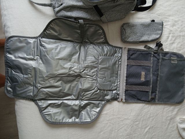 Mochila de maternidad gris