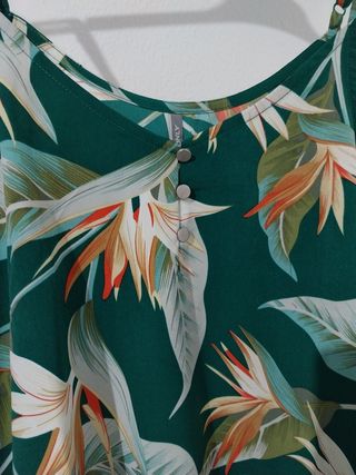 Blusa ONLY verde floral