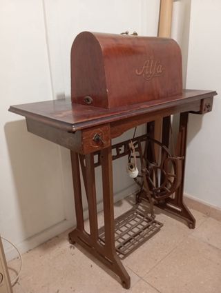 Máquina de coser antigua Alfa