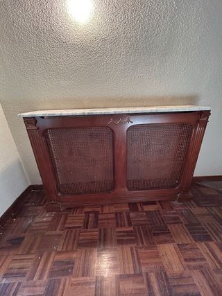 Mueble recibidor de madera con mármol