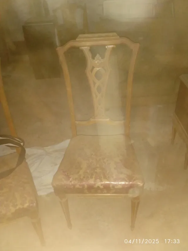 1 vitrina 2 Muebles Antiguos de Madera y 4 sillas