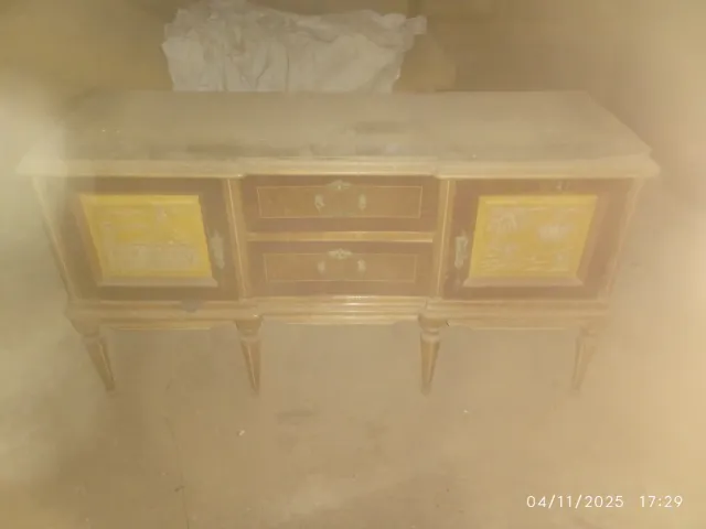 1 vitrina 2 Muebles Antiguos de Madera y 4 sillas