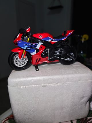 Honda CBR1000RR a escala 1/12