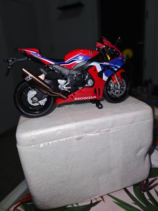 Honda CBR1000RR a escala 1/12