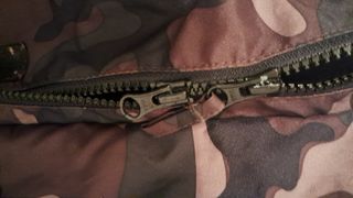 Anorak camuflaje verde y marrón