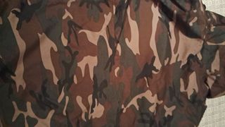 Anorak camuflaje verde y marrón