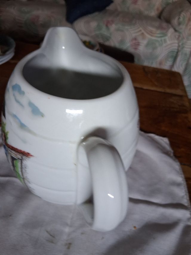 Vaso in porcellana con scena dipinta Vintage