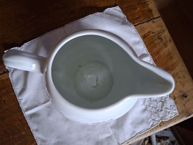 Vaso in porcellana con scena dipinta Vintage