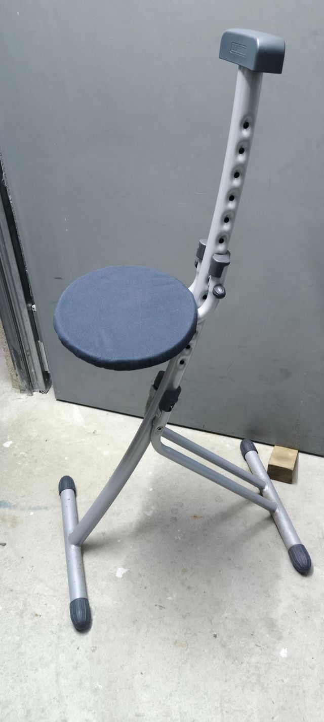 Taburete regulable y plegable