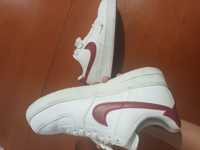 Nike Air Force 1 Blancas y Doradas