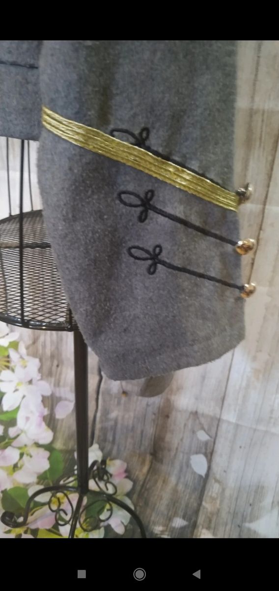 Chaqueta asimétrica gris