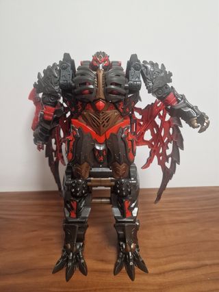 Transformer Negro y Rojo