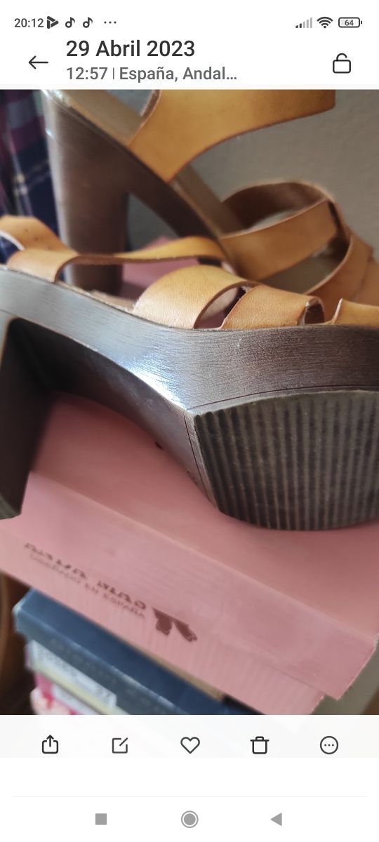 Sandalias tacón, de piel color miel,