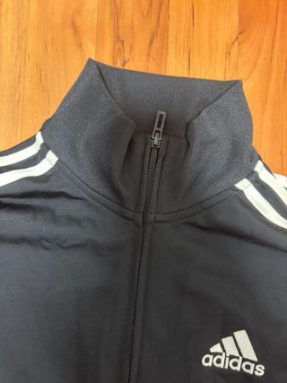 Chaqueta Adidas Negra con Rayas Blancas