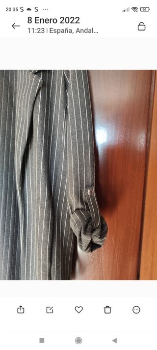 Chaqueta de rayas gris con rayas blancas 