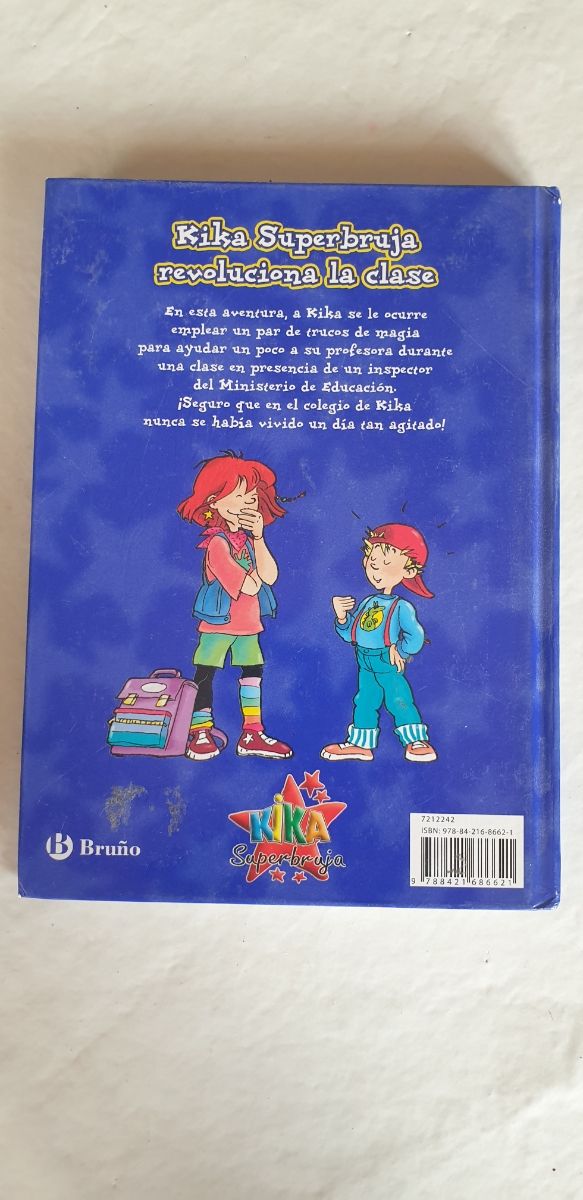 Kika Superbruja revoluciona la clase (ed. COLOR...