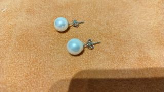 Orecchini perla bianchi con montatura in oro 18k