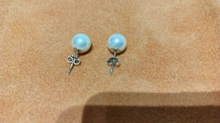 Orecchini perla bianchi con montatura in oro 18k