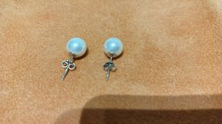 Orecchini perla bianchi con montatura in oro 18k