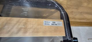 Base de cama canapé con láminas de madera
