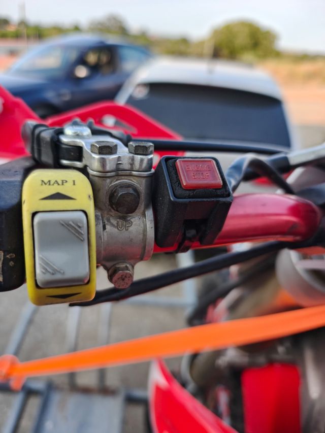 Honda CRF250R 2 Escapes