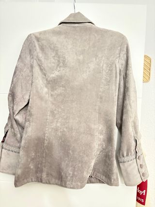 Americana terciopelo gris bordada