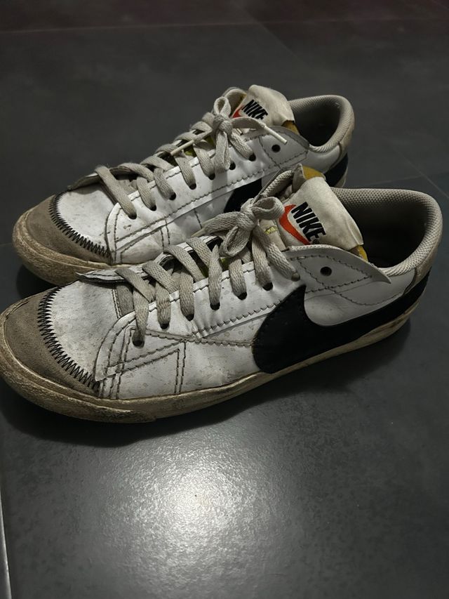 Zapatillas Nike Blancas Desgastadas