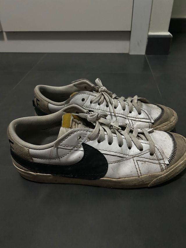 Zapatillas Nike Blancas Desgastadas