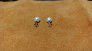 Orecchini perle bianche e oro bianco 18k