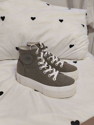 Zapatillas Bershka caña alta verde oliva