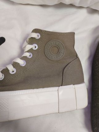 Zapatillas Bershka caña alta verde oliva