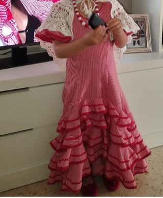 Traje de flamenca rojo y blanco,talla 4 años