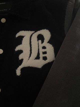 Chaqueta Bomber Bershka Pana Negra y Gris