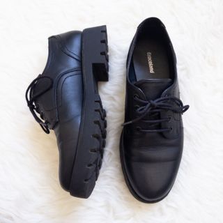 Blucher / Zapato negro con cordones *Nuevos*