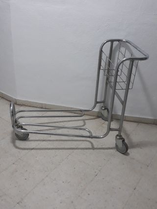 Carrito de equipaje metálico