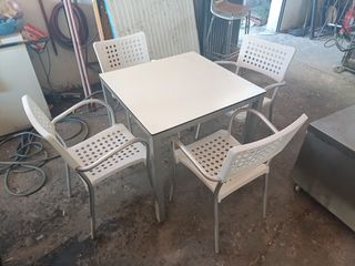 Mesa y 4 sillas ( hay 7 juegos ) PRECIO UNIDAD